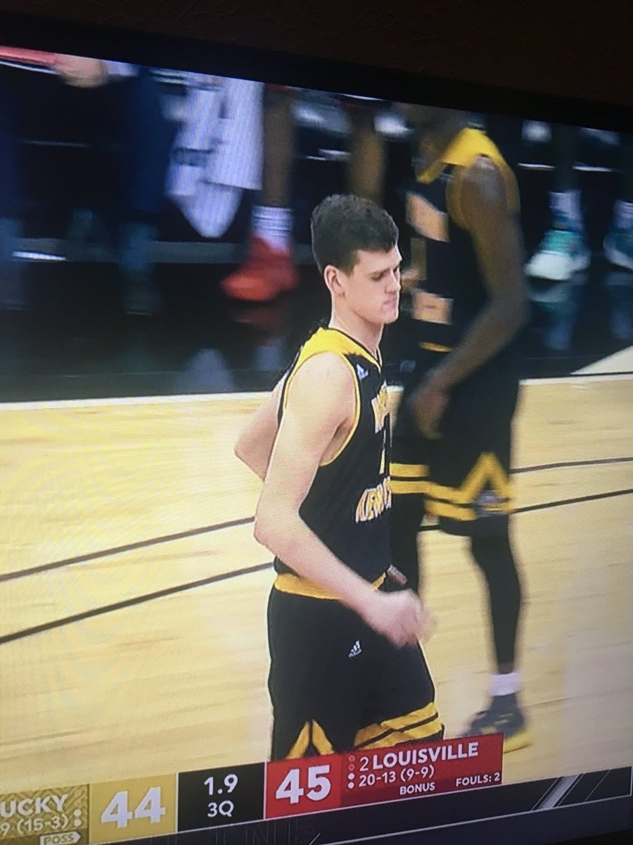 a_m_y269's tweet photo. When @ChrisvVogt gets in the game and you want him to always win but want his team to lose rn 😇 @Lville_Magic #alumni #norse #ButGoCards 🙌🏼 https://t.co/0QMopewAtl