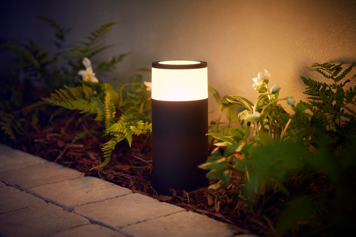 HomeLighting101's tweet photo. Have a look at Philips Hue's new outdoor smart lights https://t.co/MlD3tAVkFS https://t.co/uih7GvusTr