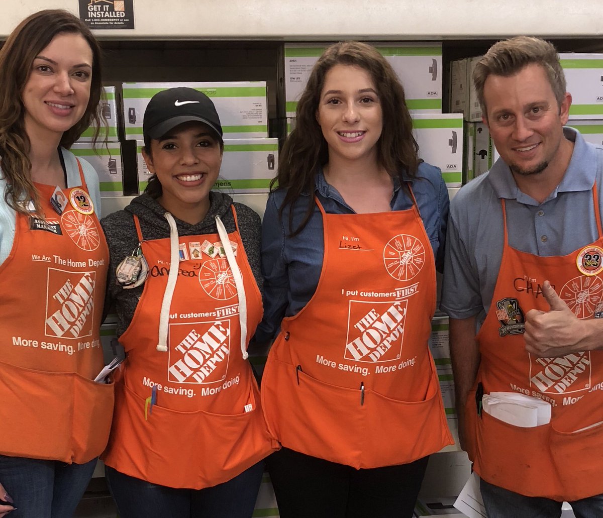THD6665's tweet photo. Thank you Lizet for opening 10 credit cards last week and receiving 3 customer praises. Lizet has been a cashier with us for only 3 weeks😁🌟👏 https://t.co/UjFXvMeLP8