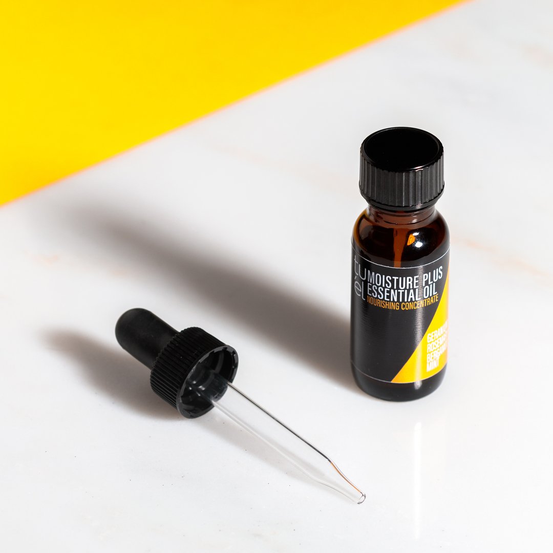 tuelskincare's tweet image. Give your skin the concentrated dose of vitamins &amp;amp; nutrients it needs, down to the last drop. This silky blend of rose oil, bergamot mint, &amp;amp; floral geranium boosts hydration, kick-starts repair, &amp;amp; improves circulation. bit.ly/28IlqoJ #softerskin #suppleskin #rightthisway