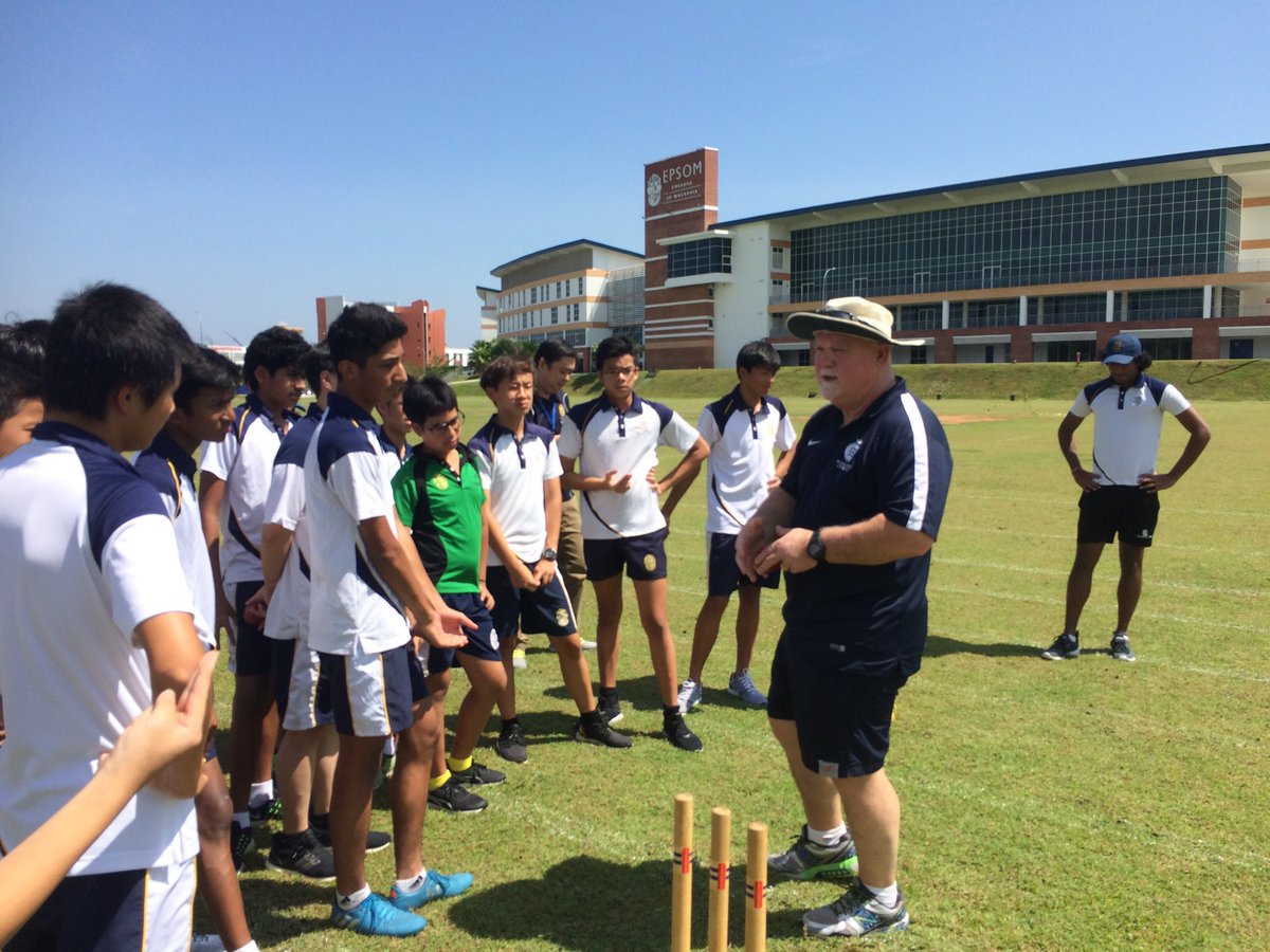 propertECiM's tweet photo. Mr Mike Gatting talking cricket https://t.co/oD4fHegJYk