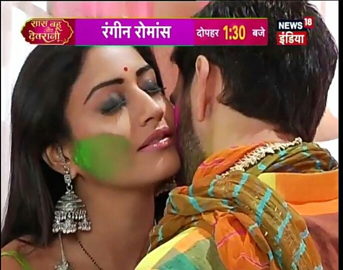 spreadingblings's tweet photo. Ashtghkncstghddcvj OMG finally #Shivika holi 😭😭😭💃💃😍😍🔥🔥🔥🔥
cheek to cheek color applying
Forhead kiss
Damn everyhing i wished for Shivika holi😭😭😍😭😍😭💃
#Ishqbaaaz https://t.co/dobZSwTUDj