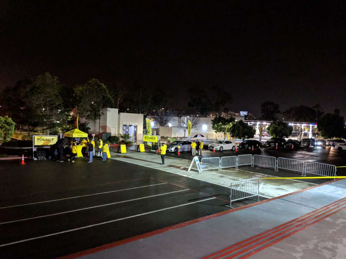 joinbounce's tweet photo. The exclusive line-up of Bounce cars at @VVCasinoCenter today for @SDGullsAHL lovers. Bounce's "Xpress Boarding" will ensure easiest and fastest exit to our riders. #SanDiego #Events #rideshare #onwerdrivers #happyriders #joinbounce #RideWithBounce https://t.co/ssH8XFU8Ai