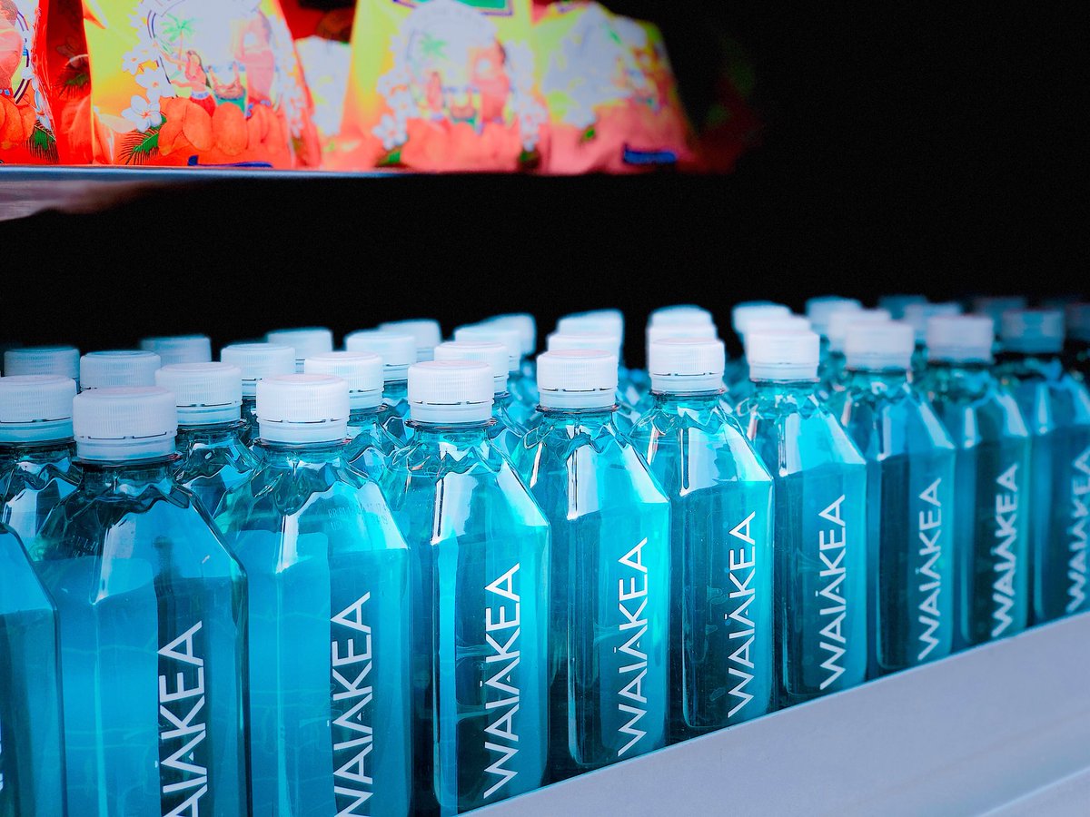 SnappySnacks's tweet image. We're getting the King's Hawaiian truck ready for SXSW2018! 

#austin #sxsw #waiakea 
#Snappysnacks #changetheworld #give #love #catering #food #austin #festivals #customers #sxsw #experiential #popup 
#snappysnacksmobilecatering #water