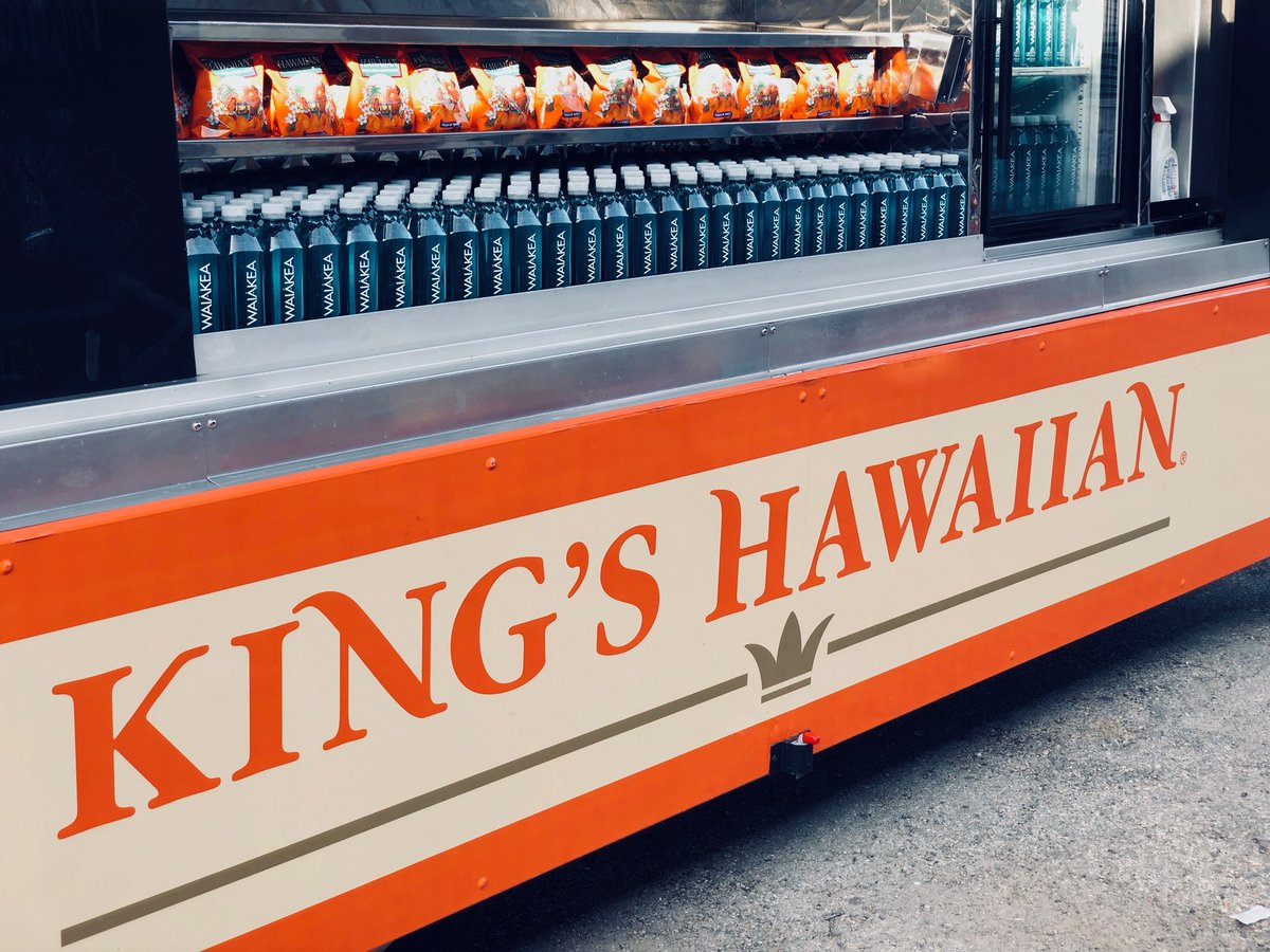 SnappySnacks's tweet image. We're getting the King's Hawaiian truck ready for SXSW2018! 

#austin #sxsw #waiakea 
#Snappysnacks #changetheworld #give #love #catering #food #austin #festivals #customers #sxsw #experiential #popup 
#snappysnacksmobilecatering #water