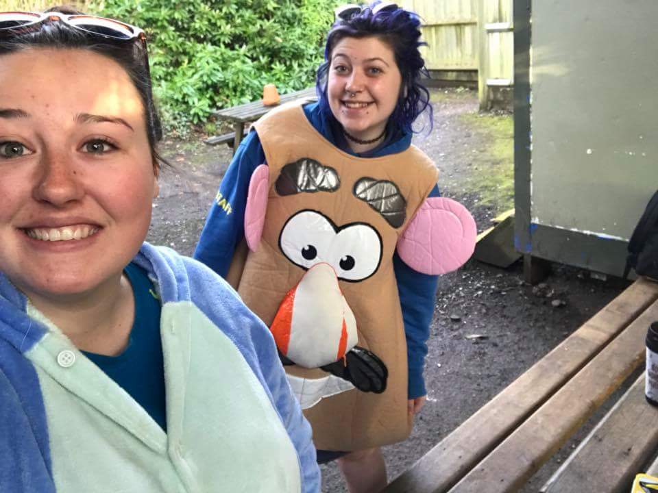 pixisnotanugget's tweet image. Tired n grumpy, but any day you can turn up to work dressed as a potato is good.. Right?! #lovemejob #onlysometimes