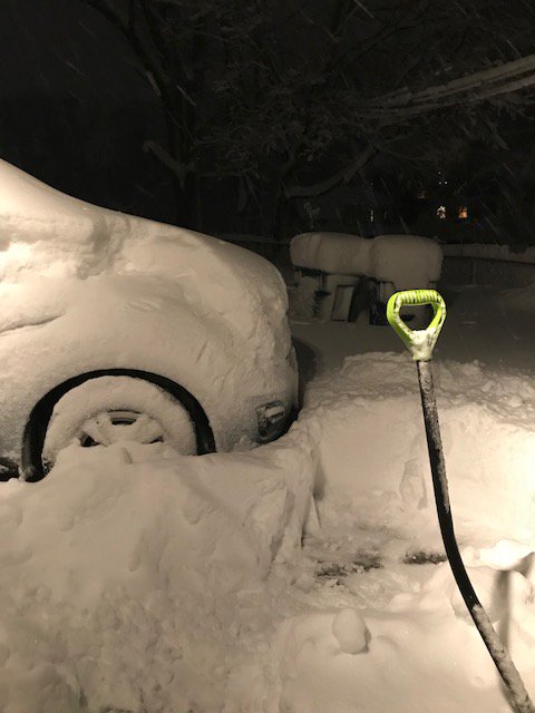 jpafume4's tweet photo. @Ginger_Zee @hodakotb @KellyRipa This is how much snow we got here in Billerica Ma today!!  Over 20"!!!😮 https://t.co/fcZ6lR9y4j