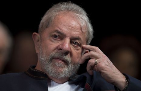 OSul_noticias's tweet image. Líderes do #PT já mudam o seu #Discurso sobre a #Prisão de #Lula. Segundo eles, o ex-presidente irá para a cadeia porque é alvo de perseguição política osul.com.br/lideres-do-pt-… #LavaJato #Perseguido #Stf #Versão