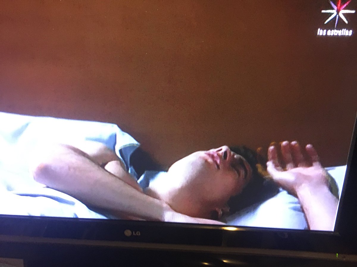 #Sebastián <a href="/DaniloCarrera/">Danilo Carrera</a> soñando con Juana Victoria 😳 #HijasDeLaLuna