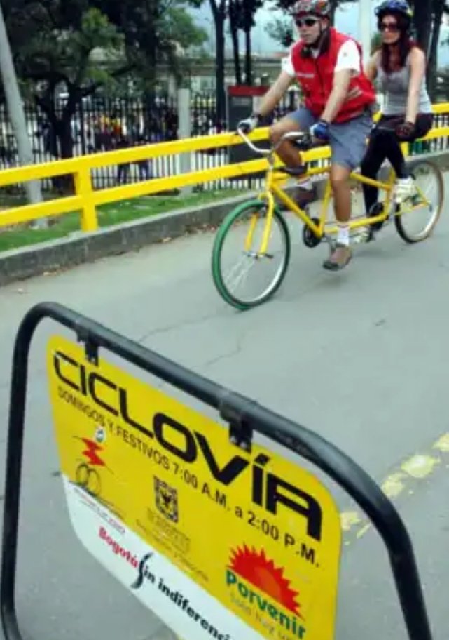 MemoriaUN's tweet photo. ¡Ciclovia en la UN!  Año 2006 https://t.co/qqPxykHgnD