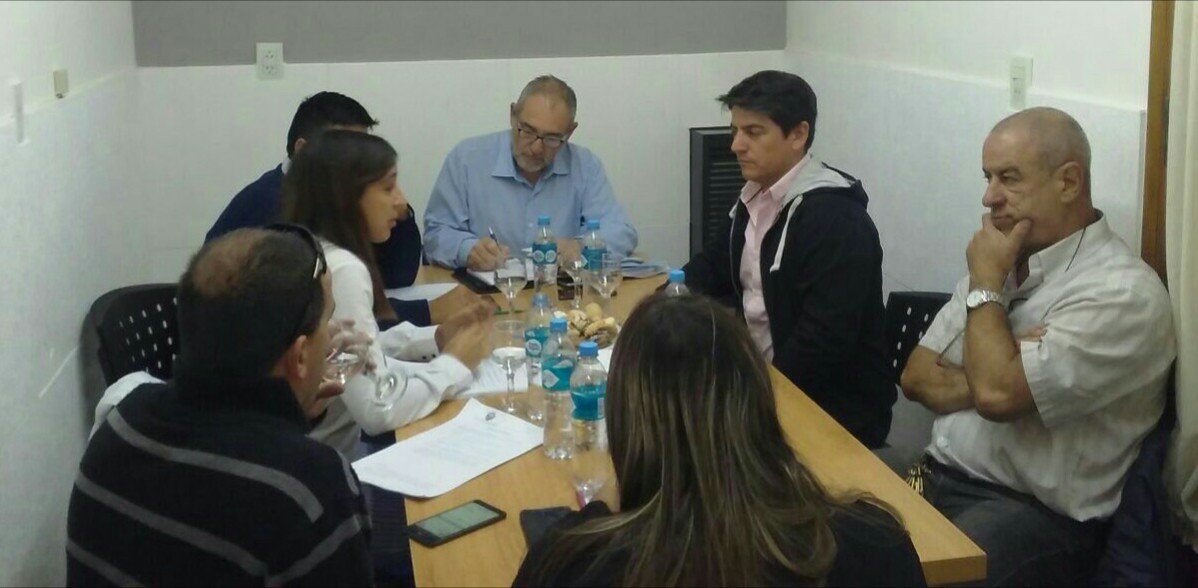 MFCastronovo's tweet photo. Concejales de Cambiemos de Patagones y Viedma iniciamos el trabajo por temas en comun con el objetivo de mantener sesiones conjuntas.
@leandromass @JulioCostantino
#Genobeba Molinari
#Mario Guanca
@patagones_muni
@MunicipioViedma
Muchas Gracias. https://t.co/Jgy7GO3S9W