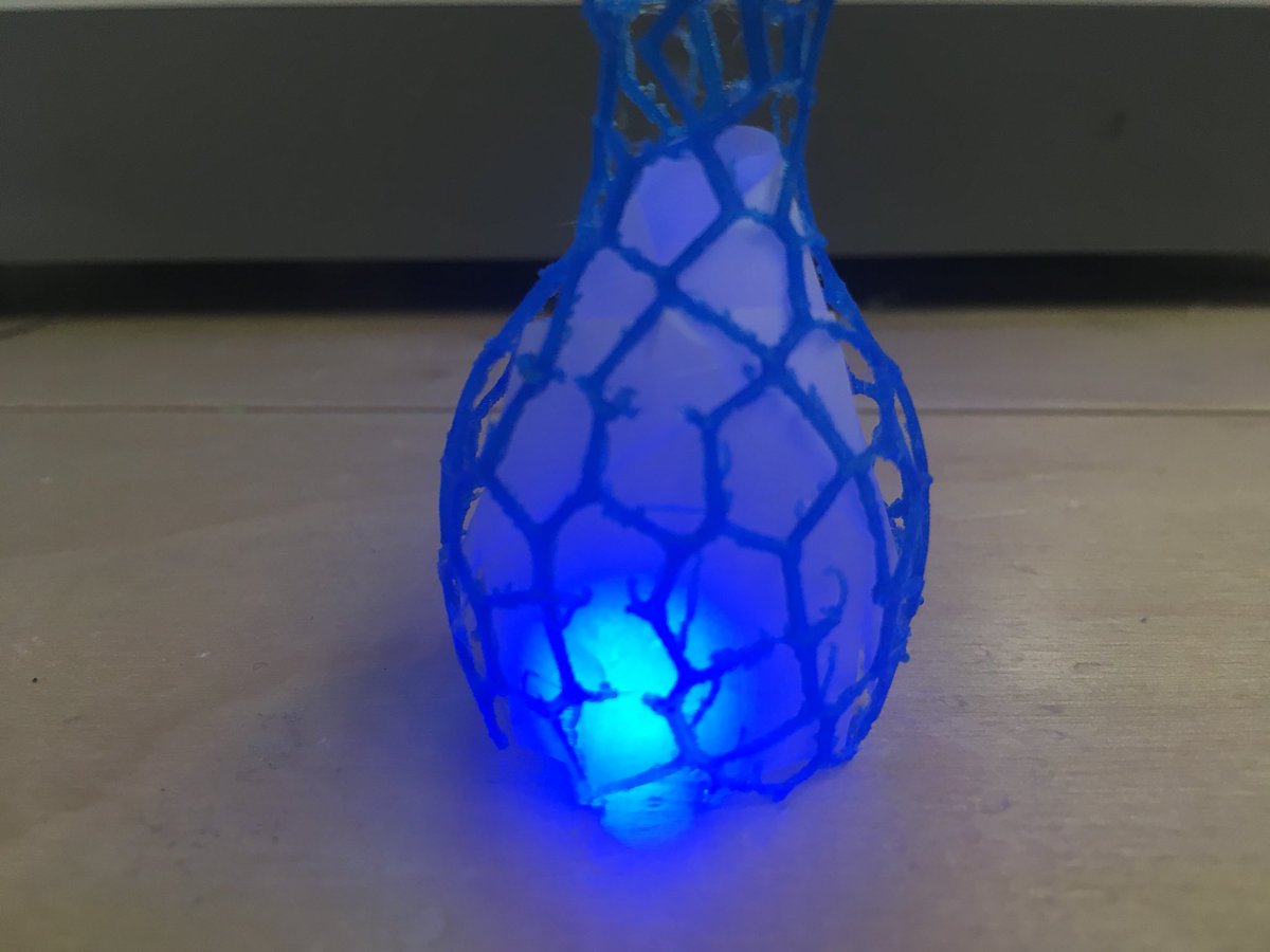 AlexCJackson12's tweet photo. Another fun week of #Shape @maasmuseum  showing off 3D printing to Design Tech students #STEAMedAu https://t.co/dp0IUnazeI