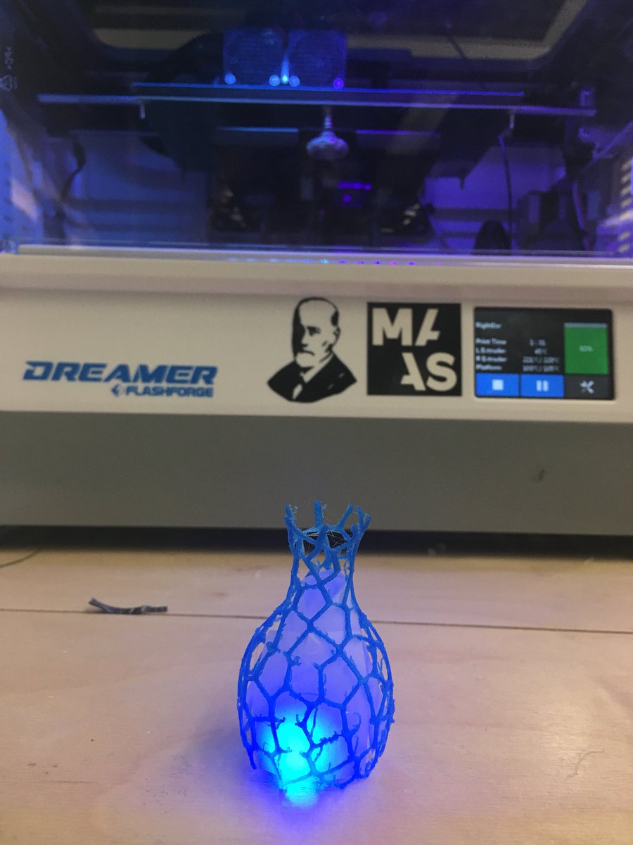 AlexCJackson12's tweet photo. Another fun week of #Shape @maasmuseum  showing off 3D printing to Design Tech students #STEAMedAu https://t.co/dp0IUnazeI