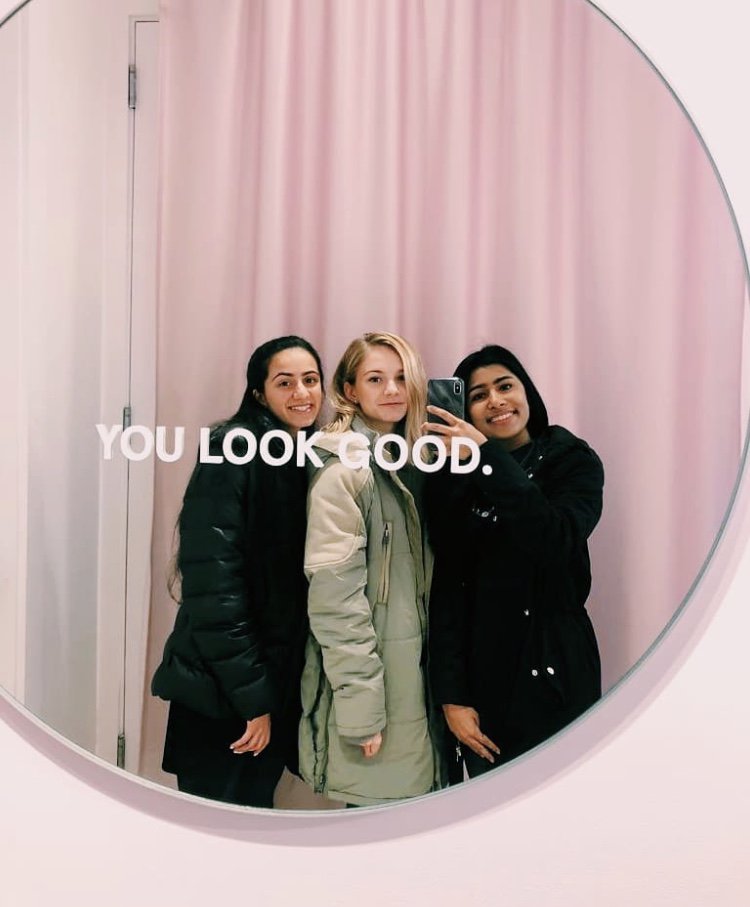 EHSNYC's tweet photo. You look good, but you'd look better with $200 from our refer a friend offer! Go to https://t.co/K9NF8sO83H for more info! #StudentLivingEHS #SpringLivingEHS @glossier https://t.co/o1fEji3JeF