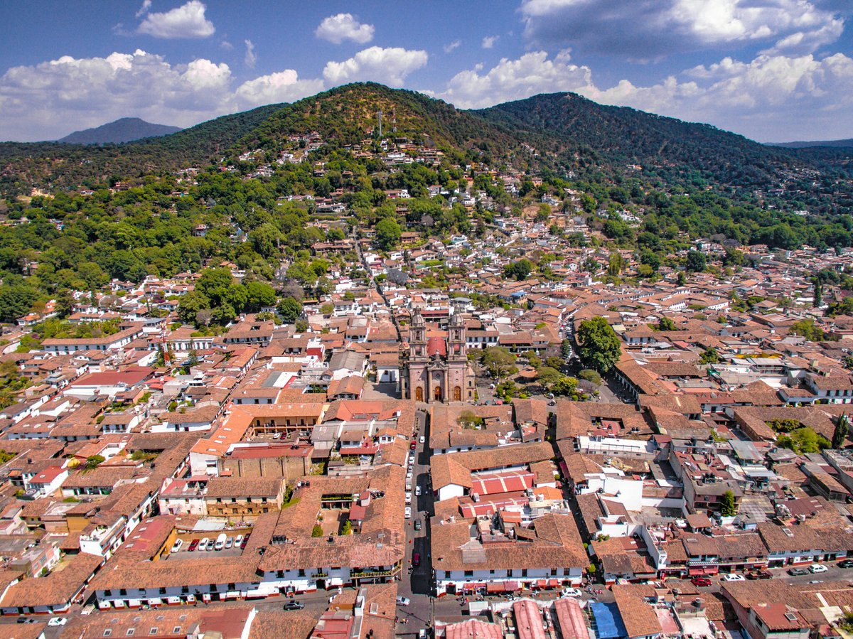 Cody_Bellamy1's tweet photo. @ValledeBravo #pueblomagico #peña #centrodevalledebravo #Drones #Coflying #pasionxedomex. https://t.co/LQ6ZZhV8fO