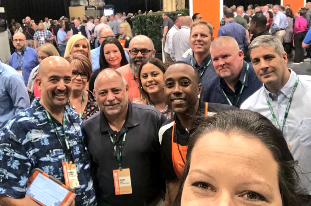 sgaskinshd's tweet image. Vince in #OperationsExperience at #SMM2018 was Fantastic. D13 getting a preview to some Amazing things coming to a Home Depot near you! #SERocks #OPSWalk
