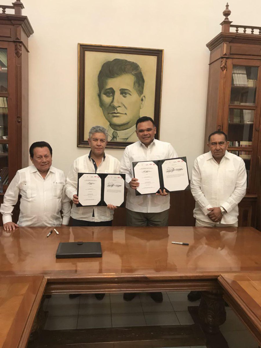 davidpenchyna's tweet photo. Hoy firmamos un convenio muy importante para impulsar la vivienda en Yucatán con el Gobernador @RolandoZapataB. Un pacto que beneficiará a las y los yucatec@s. https://t.co/2pecarNaTS