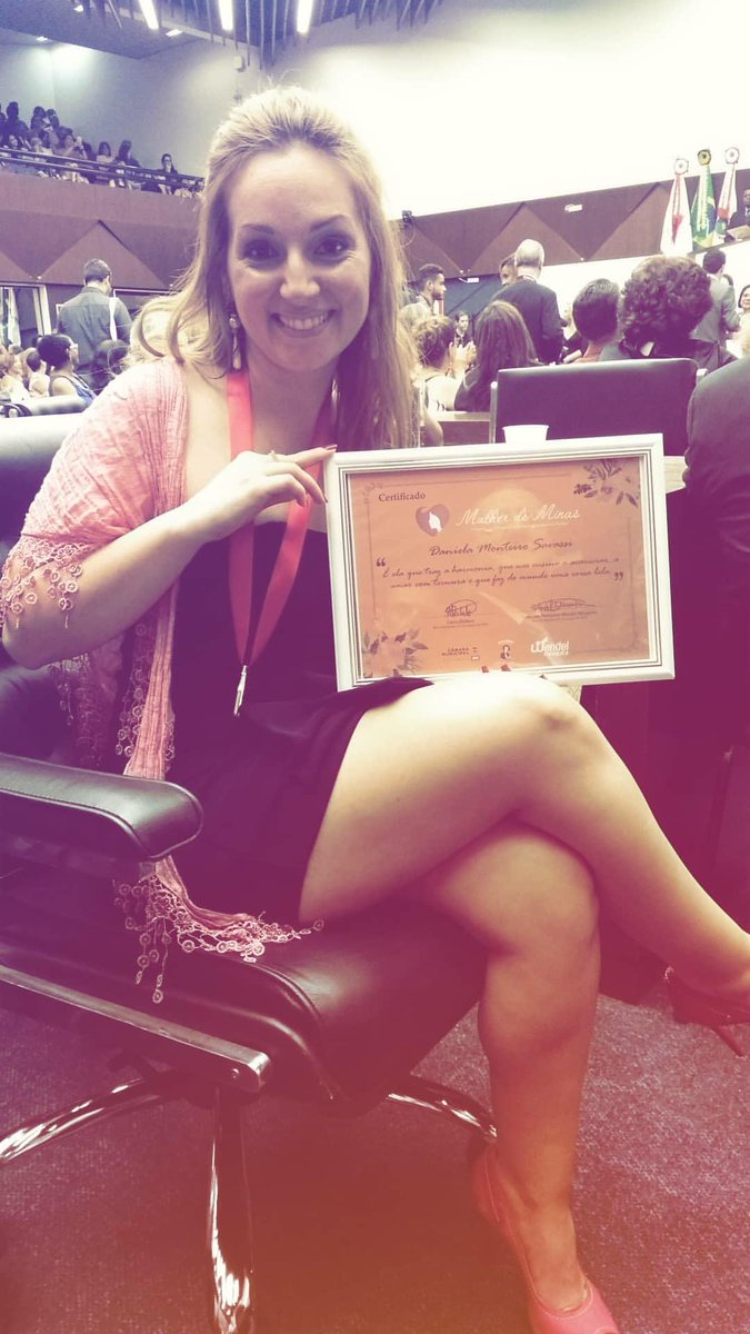 danielasavassi's tweet image. #comendamulherdeminas2018 #homenagem #reconhecimento #danielasavassi Como é bom contribuir para a cultura e ter see trabalho reconhecido.