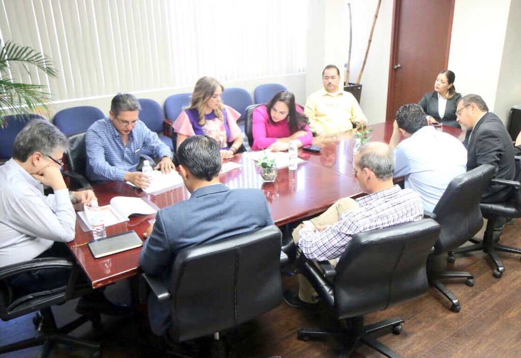 InfoSon1's tweet photo. Se reúnen diputados de Cajeme del @lxigppri con el secretario de @SidurSonora1 @rmtzterrazas junto a usuarios del parque industrial, para programar la gestión de recuesos para la segunda etapa de la remodelación del mismo https://t.co/y6lp5MXbvI