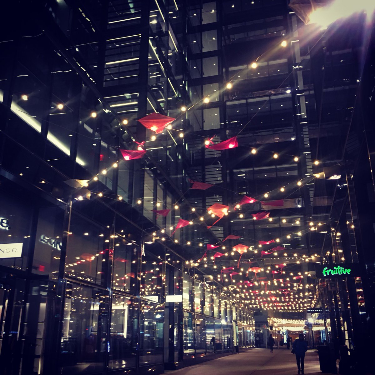 AdrianaAralica's tweet photo. Midnight walk 🌃👣
#wanderlust #happyme #lights✨ #exploringDC #IVLPadventure https://t.co/xUkDRCygNk