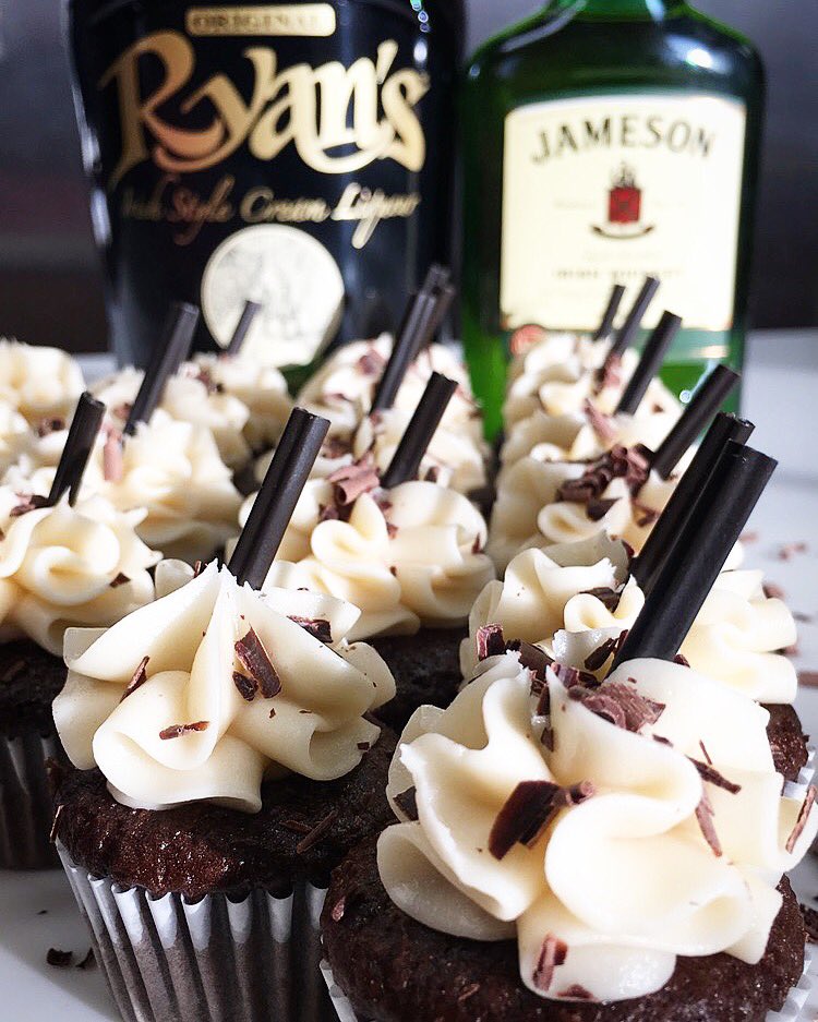 Sassi_Cakes's tweet photo. Have your cake and drink it too with these Irish Car Bomb Cupcakes🍀#sassicakes #chocolate #cake #chocolatewhiskeyganachefilling #irishcreamfrosting #irishcarbombs #jameson #cocktails #stpatricksday #onewillgetyoubuzzed #cupcakes #bitesize #foodtruck #catering #buffalo https://t.co/8nfQgGRGKY