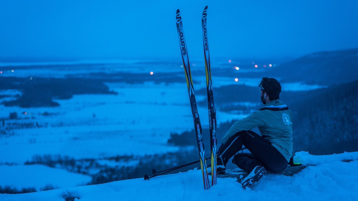 jpeltzer's tweet photo. A break at dusk at Champlain Lookout during last night’s ski. #DailyPhoto #MyOttawa #OutouaisFun https://t.co/8xS7ZD4c3g