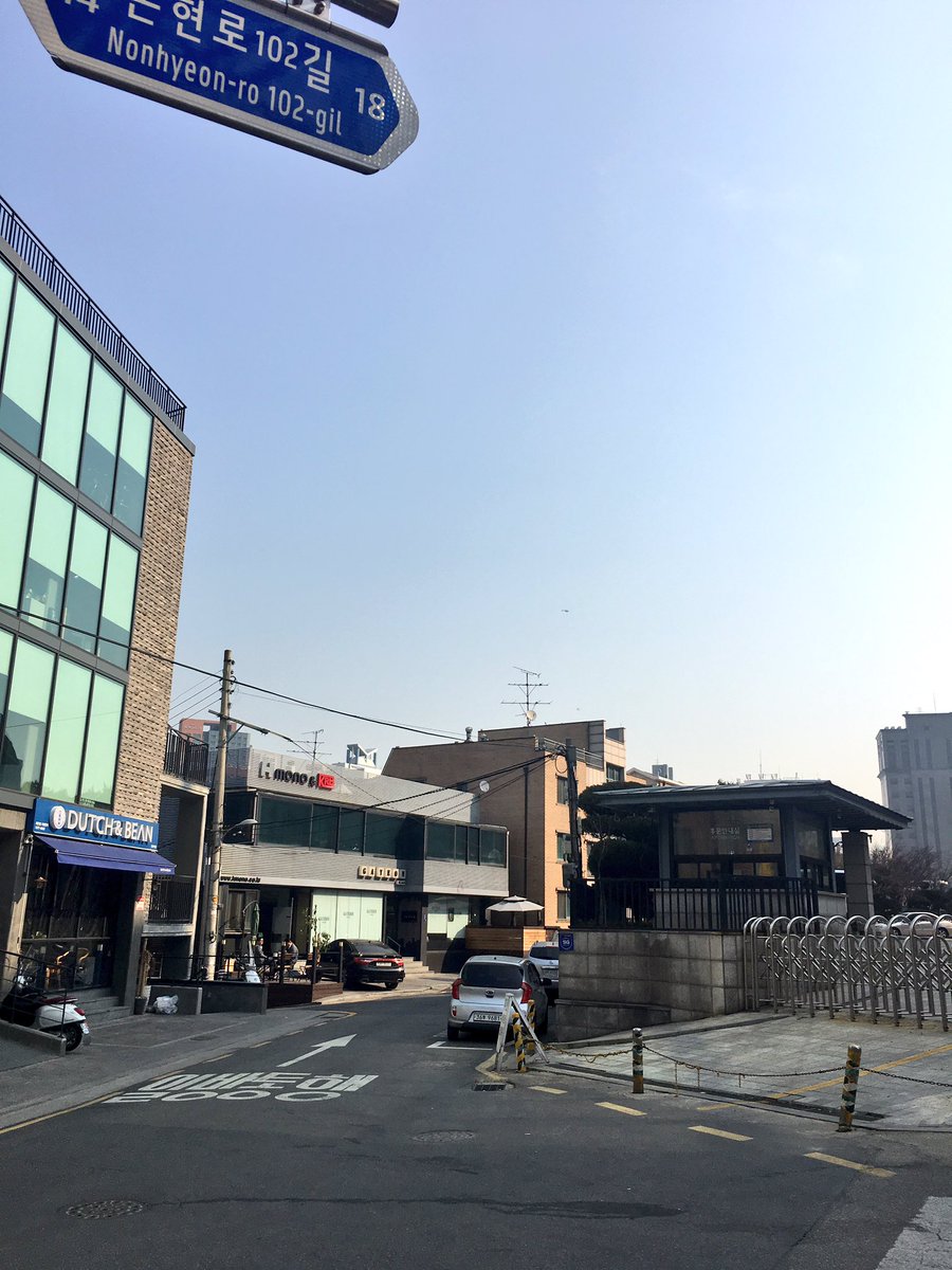 arcturus3719's tweet photo. 2017년 3월 30일 503 법정 출두 하던 아침 하늘
2018년 3월 14일 청계 법정 출두 하던 아침 하늘

1년 전도 오늘 아침도
요란스런 헬기 소리에 심장도 두두두두 https://t.co/FS0XYTJOSu