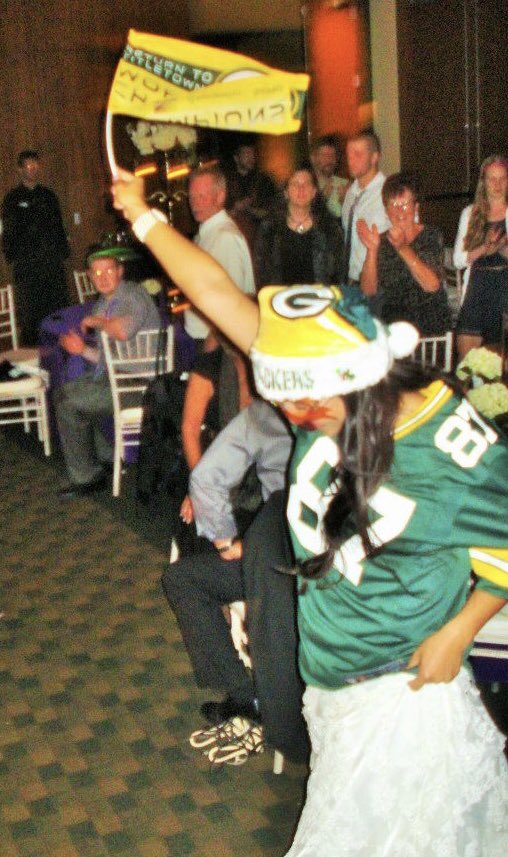 jjswengb's tweet photo. Sad day in GB today! Love supporting you through the years @JordyRNelson. Will miss you on and off the field! 😭💔💛💚 https://t.co/tc6mokwR07