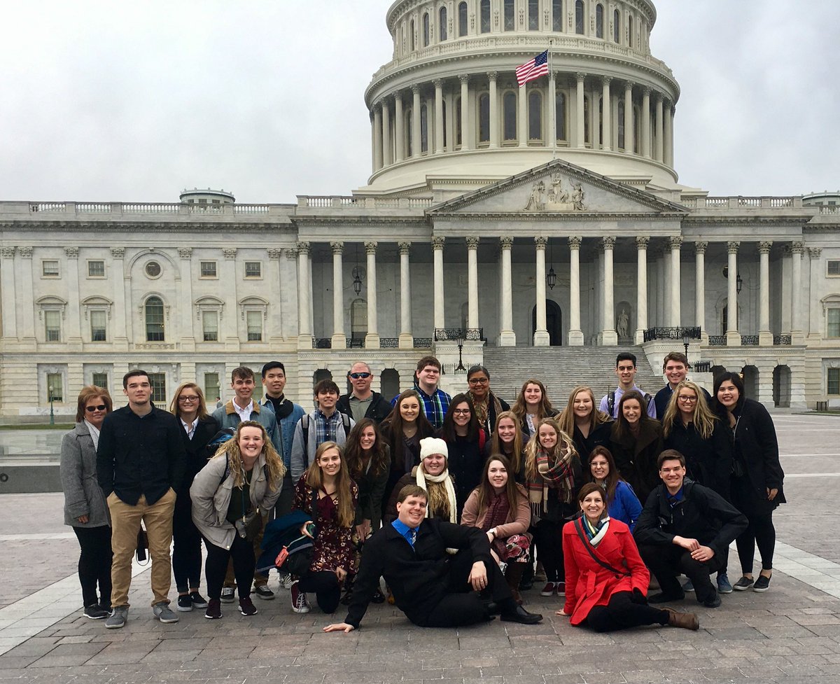 LarsonKr's tweet photo. What a fantastic group of parents and students! Thank you for such a great time in Washington D.C.! @CHS_Indians #govclass
#rest #soakyourfeet #π΄π΄ πΊπΈπΊπΈ https://t.co/AtUmNWLZU1