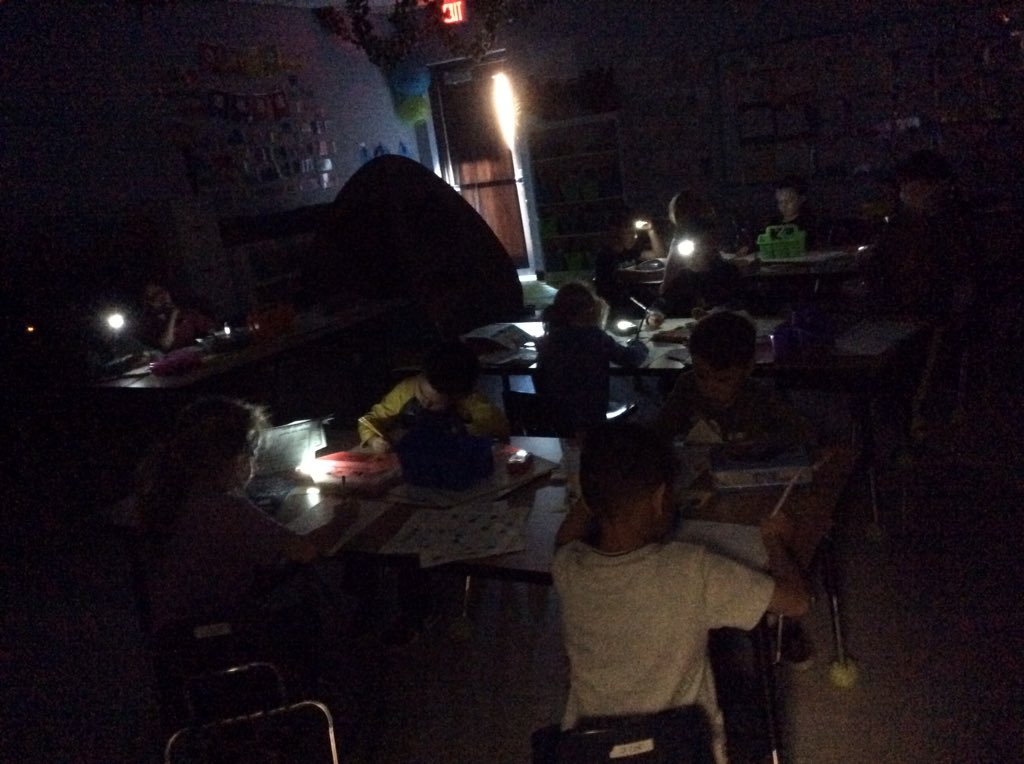 AlyRanallo's tweet photo. We are being paleontologist this week and loving it! #ccsdtn #pvessuccess https://t.co/BeerPe3ggF