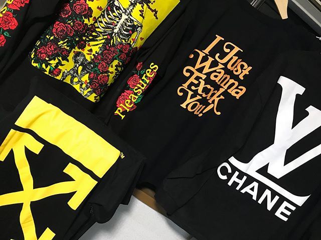 sneakerhack1's tweet photo. 今年買ったバックプリントTシャツ事情
そろそろ活躍してくれる季節ですね✨残りが海外からなかなか届かない…🙃
〈〉
#PLEASURES
#fr2
#offwhite
#pizzaslime https://t.co/Hp23yXRRI9 https://t.co/kbMhFkKQcd
