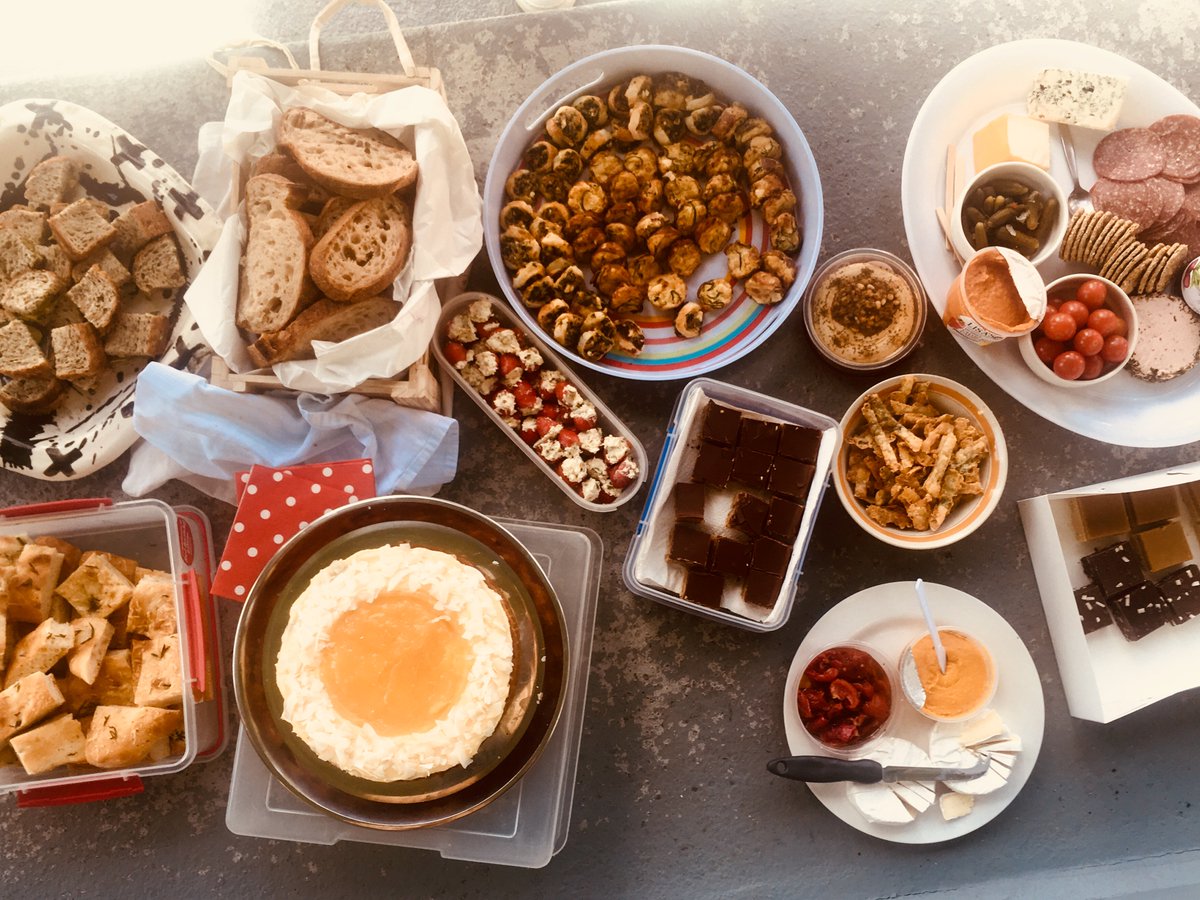 UoANutrition's tweet photo. Happy dietitians day from @UoANutrition and the Dietitians @Akld_DHB #potentialoffood #DietitiansDay https://t.co/fIavinKOEi