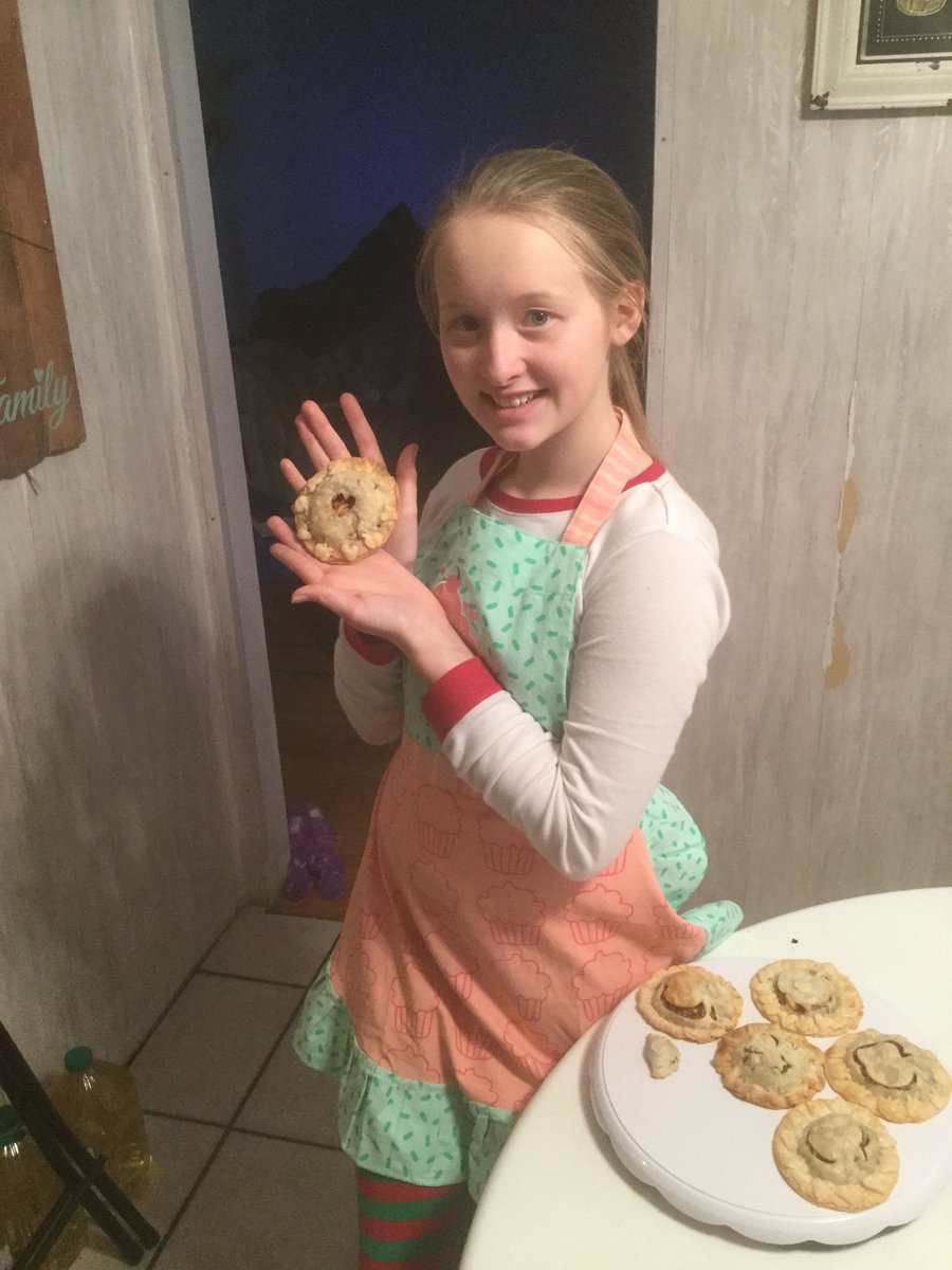 pchefkris's tweet photo. Week 5 Family Bake Night 
Apple Pie Poppers 🥧🥧 @dominosugar 
Daddy says NO need to freeze any, they’ll be gone to soon 😋😋😋 Yummy ❣️❣️
#Sweepstakes 
#FamilyBakeNight https://t.co/DFDXB1SgBI