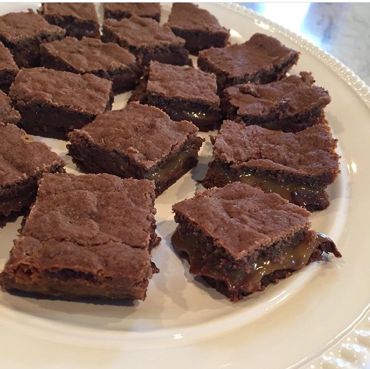 Caramel brownies never disappoint 🙌🏻 #Catering #TuesdayThoughts #brownies