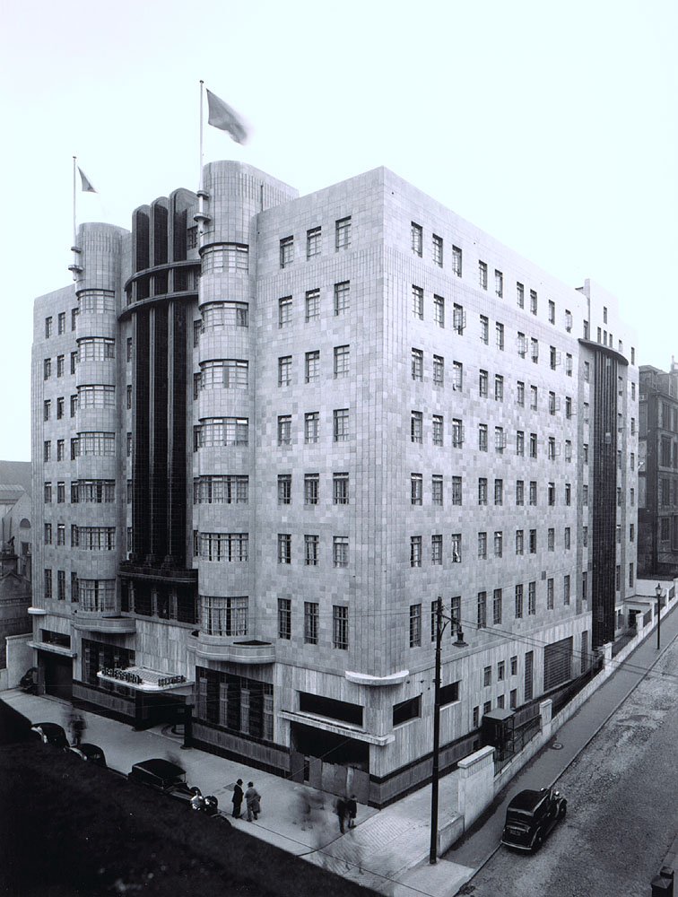GC_Archives's tweet photo. The former Beresford Hotel, Sauchiehall St, shortly after its opening in 1938. This wonderful Art Deco "skyscraper" was the tallest building built in Glasgow between the wars (ref: D-CA 8/2962) https://t.co/nhM66jWIyv