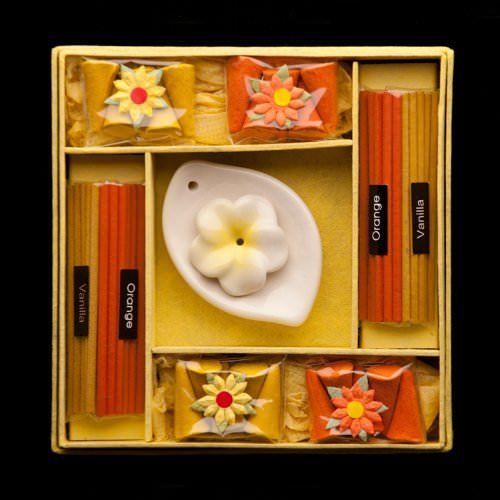 HappyHBargains's tweet photo. Flowers Incense Candles Gift Box Mothers Day Love Special Occasion Set Vanilla https://t.co/KtreqNmj0V 253481161170 https://t.co/dm9vu68zdq