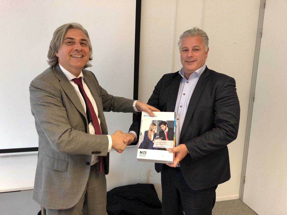 ACP-voorzitter @GerritvdKamp was aanwezig bij <a href="/NTIZakelijk/">NTI Zakelijk</a>. NTI biedt alle ACP-leden de mogelijkheid om met korting training en scholing te volgen. Meer informatie via 'MijnACP'. Voor een overzicht van de cursussen en aanmelden maak een account aan via: academy-pro.nl/politievakbond…