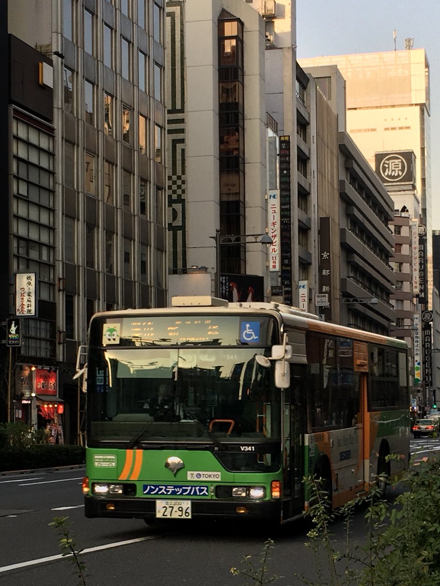 ソラシド على تويتر 新橋駅前のバスターミナルを外れた北側の路地にひっそり佇む都営バス のバス停 その名も 新橋 業10という系統番号がとうきょうスカイツリー駅の前身 業平橋駅 の名を伝えている 都営バスの中でも味わい深いターミナルで個人的には好きな