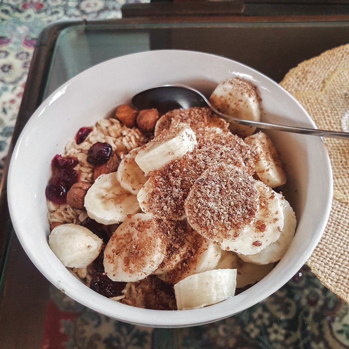 vanjalina_'s tweet photo. My favourite breakfast. 🙏❤Today it's a mix of nuts, dry fruits, oats and a banana topped with some flax. https://t.co/3KjTz66aeh