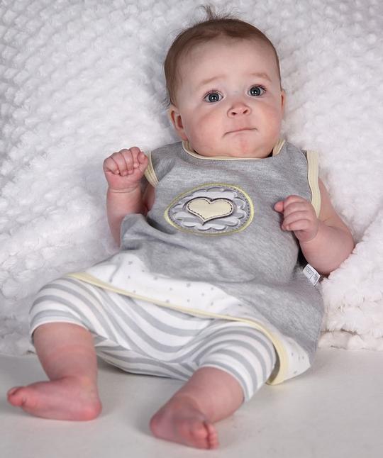 Little_Lumps's tweet photo. Our super sassy pinny and ski pants outfit is just what you need for those relaxing midweek days! https://t.co/D6iSMKOGCs https://t.co/LlCE2dctE8