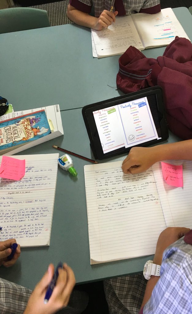 Two stars and a wish 🌟 Great way for students to give each other positive and constructive feedback. #ACUedu_p #Year5 #English #persuasivewriting #twostarsandawish #feedback #positive #constructive