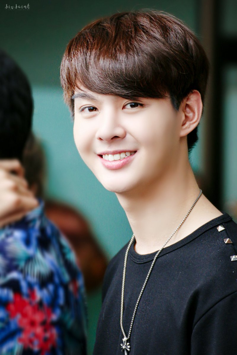 ขอโทษที่ไม่เคยดี
ที่ไม่เคยจะทำให้เธอสบาย
อย่างใครๆที่เขาทำได้ - THE TOYS 

#Saint_sup #lovebychanceseries