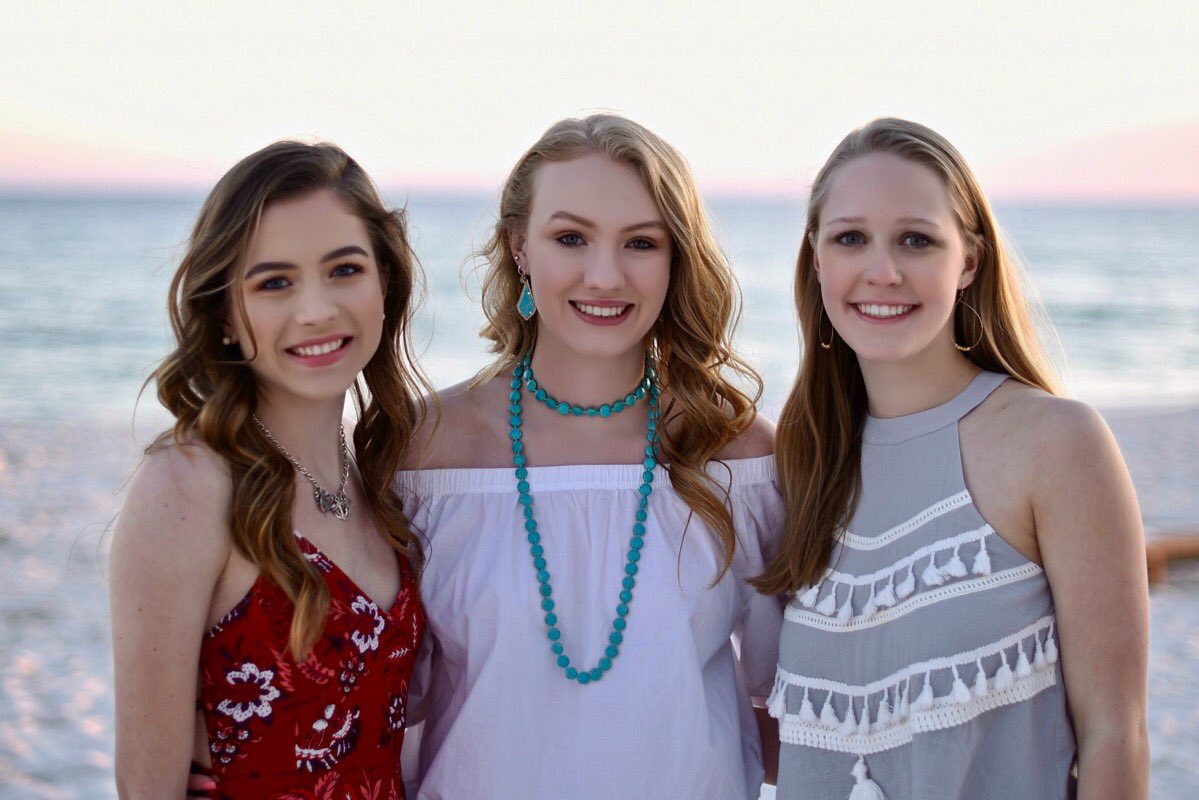 SofiaRyne's tweet photo. Happy birthday Brooke! You’ve been my best friend since 4th grade and I can’t believe we are going to the same college. Can’t wait to spend the next 4 years with you. 💕🎉🎊 https://t.co/uQpKH6rSTD