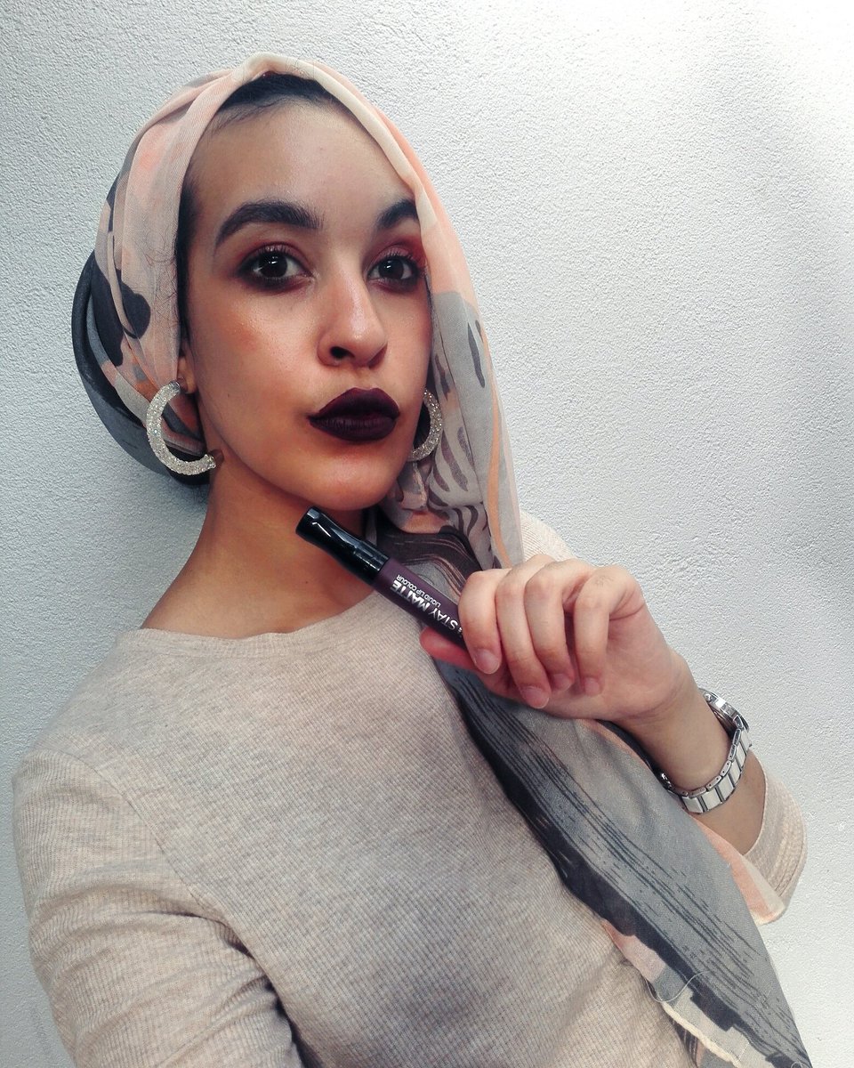 LittleMMBlog's tweet image. ☄🌑☄🌑☄🌑
How BOMB is this lip from @rimmellondonsa ??? im wearing the colour 'Midnight' from the Stay Matte Range
