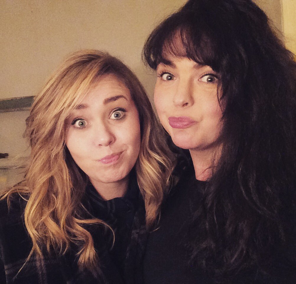 eva_janeb's tweet photo. Every brunette needs a blonde BFF #brunetteblonde #bff Getting ready for #Tuesdaytears with @NBCThisisUs seasonfinale https://t.co/iZkn7g8pMx