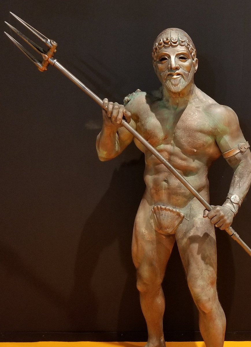 dracorex66's tweet photo. Cool Greek Statue I saw in the Hotel Lobby while in Dusseldorf this weekend for Kryolon at MADS!!! https://t.co/4CbYjFNffV