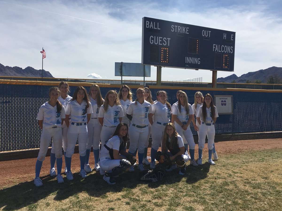 FHSSoftball2018's tweet photo. Nice win on our home dirt today! Great way to start Conference Play! #2018softball #fearthefalcon #beatLHS https://t.co/PUSXyZRrKR