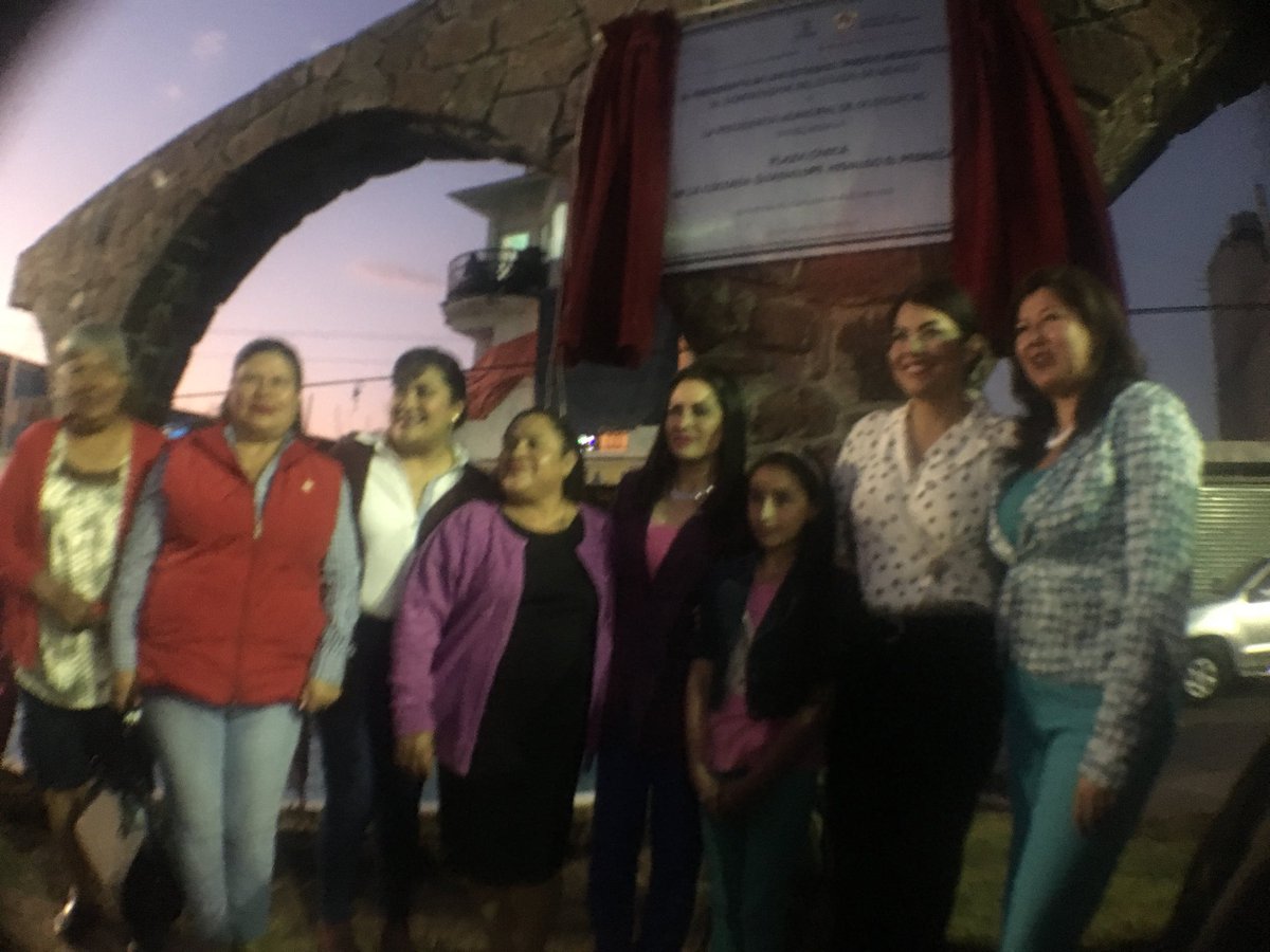 DiianaPerezB's tweet photo. Esta tarde inauguramos la Plaza Pública de la colonia “Guadalupe Hidalgo El Pedregal”; nuestro objetivo es recuperar más espacios públicos y brindar espacios de recreación familiar.
#Ocoyoacac
#YoCercaDeTi https://t.co/778h3bjEww