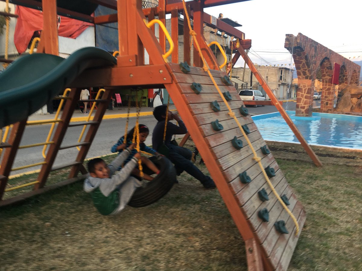DiianaPerezB's tweet photo. Esta tarde inauguramos la Plaza Pública de la colonia “Guadalupe Hidalgo El Pedregal”; nuestro objetivo es recuperar más espacios públicos y brindar espacios de recreación familiar.
#Ocoyoacac
#YoCercaDeTi https://t.co/778h3bjEww