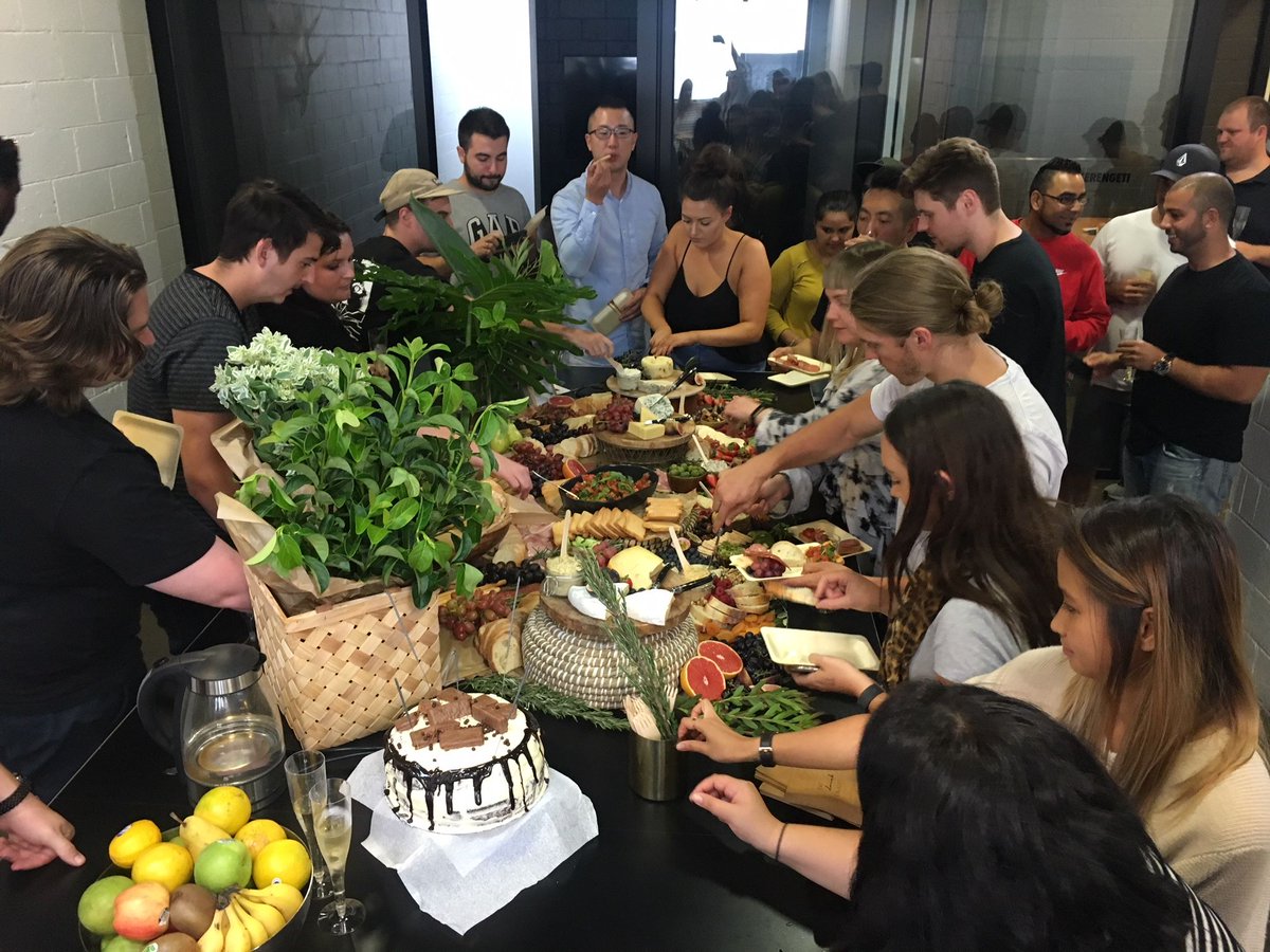 kingkongdigital's tweet photo. 🎉  Today King Kong turns 4! 🎉  
#fastestgrowingdigitalagency #coolestcompany #grazingfordays #inofficemassages #wereFOUR! https://t.co/2pW1URATWY